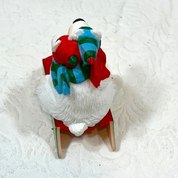 VTG Hallmark Christmas Merry Miniatures Polar Bears on Sled Figure 1985 2" - Picture 3 of 8